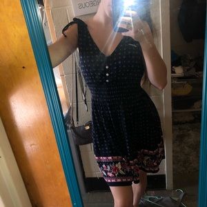 Super cute dress to wear in any season!